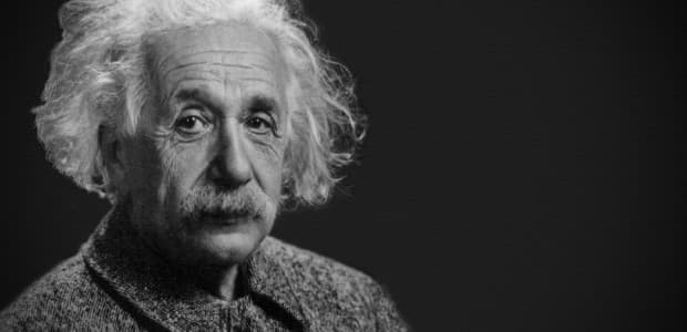 Spomeniete si, ktorý génius stojí za konečnou verziou gravitačného zákona?