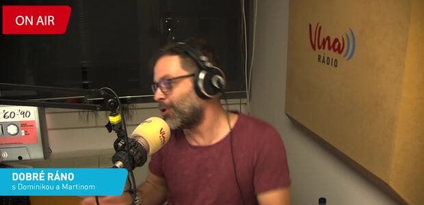 Ako má Dominika uloženého Martina v mobile?