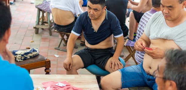 V Číne zakázali pánske bikiny! Miestnym sa to nepáči
