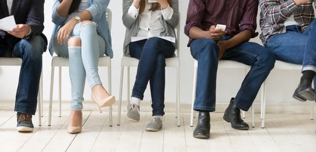 Realita modernej doby: Vstávame pár hodín vopred, aby sme mohli v inštitúciách čakať, kým začne ordinovať objednávací systém