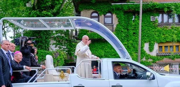 Pápež predal auto! Z aukčnej siene mu priniesli ozaj tučný šek