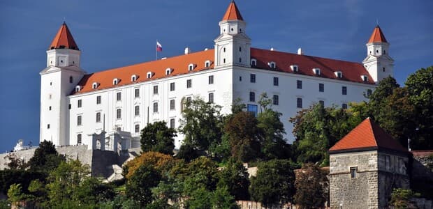 Bratislavský hrad sa rozsvieti na purpurovo, pripomenie si predčasniatka