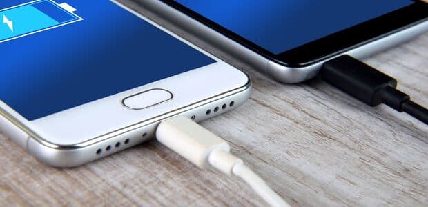 Eurokomisia navrhuje univerzálnu nabíjačku pre mobily a elektronické zariadenia