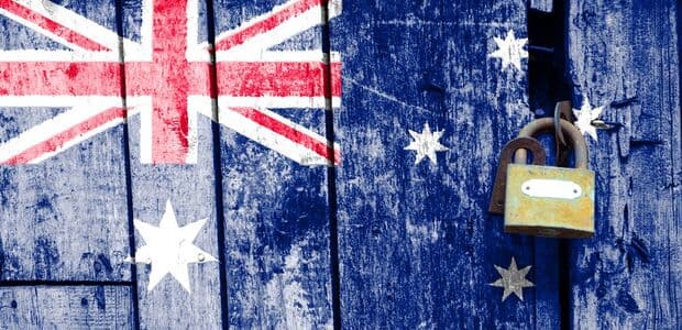 Austrália láme rekordy najprísnejšími opatreniami. Proti obmedzeniam vyšli do ulíc tisícky ľudí