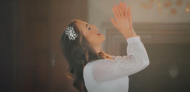 Lucie Vondráčková naspievala singel po slovensky