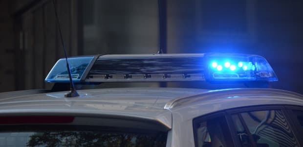 Vodičom v Bratislave, ktorí parkujú na chodníkoch, môže polícia udeliť pokutu