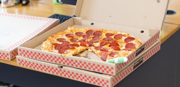 Kus papiera od pizze s hodnotou 48 000 dolárov! Viete, prečo bola jeho hodnota tak vysoká?