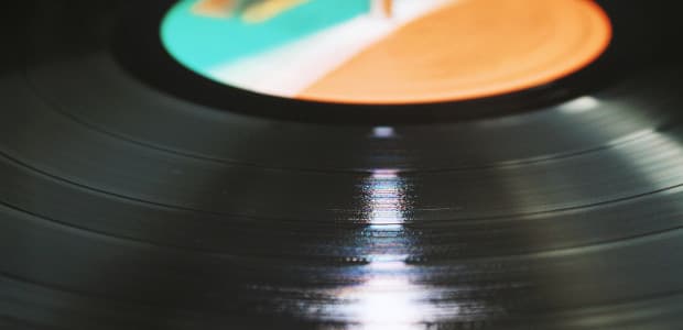 Ktorá hudobná legenda mala najviac singlov v britskom rebríčku? Predbehla Queen či The Rolling Stones!