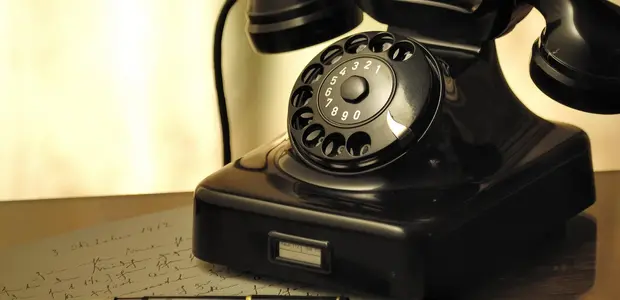 Prečo sme si kedysi pamätali desiatky telefónnych čísel naspamäť?